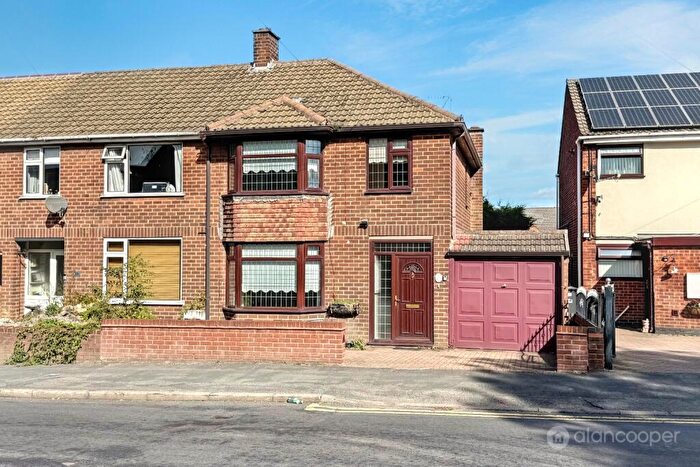 3 Bedroom End Of Terrace House For Sale In Whittleford Road, Stockingford, Nuneaton, CV10