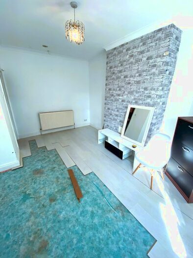 1 Bedroom Flat To Rent In Hewett Road, Dagenham, RM8