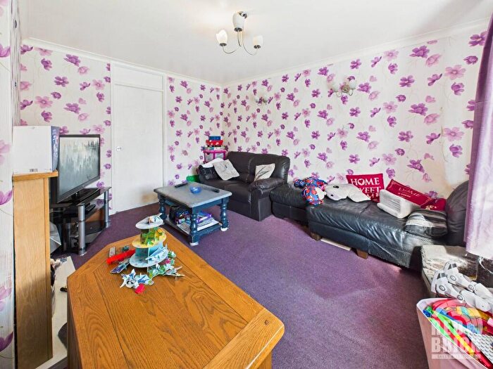 3 Bedroom Terraced House For Sale In Adkinson Avenue, Rugby, Warwickshire, CV22