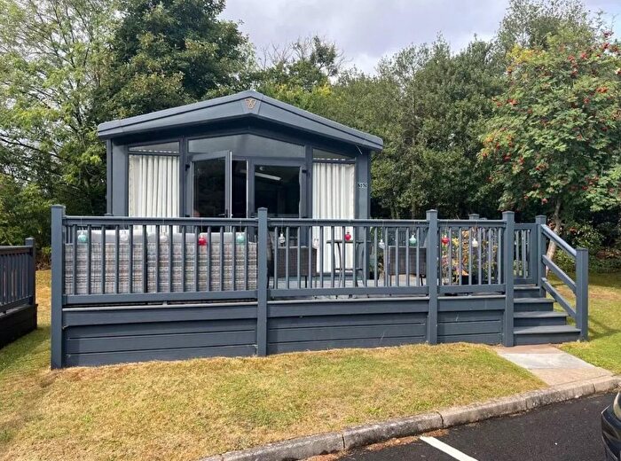 2 Bedroom Park Home For Sale In Mill Lane, Hawksworth Leeds, LS20