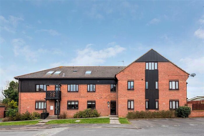 2 Bedroom Apartment To Rent In Roebuck Court, Didcot, OX11