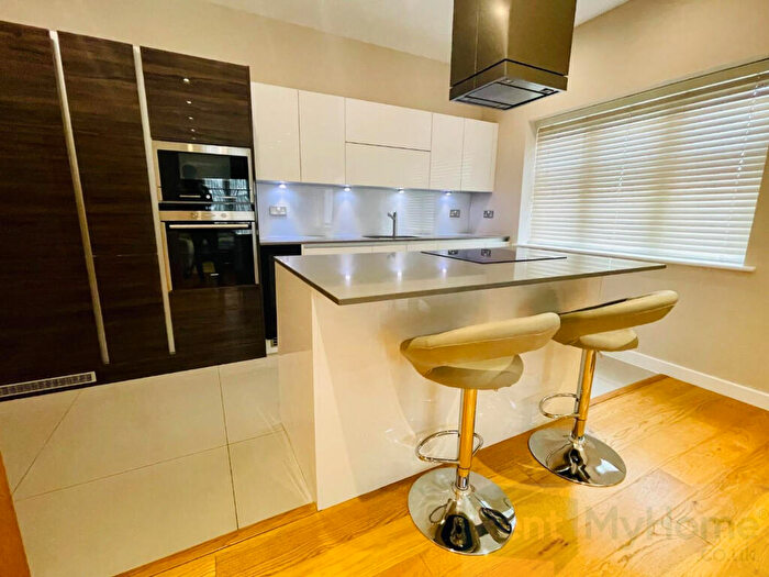 3 Bedroom Flat To Rent In Treetops, Leicester Road, London, E11