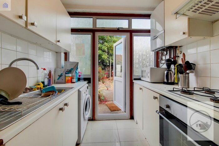 4 Bedroom Terraced House To Rent In Park Avenue, Mitcham, CR4