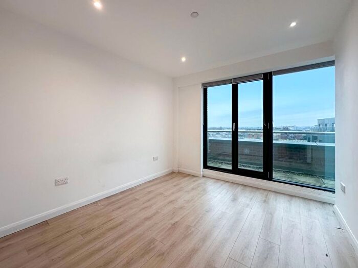 2 Bedroom Flat To Rent In Chesterfield House, Bath Road, Slough, SL1