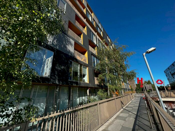 2 Bedroom Flat To Rent In Saxton, The Avenue, Leeds, West Yorkshire, LS9