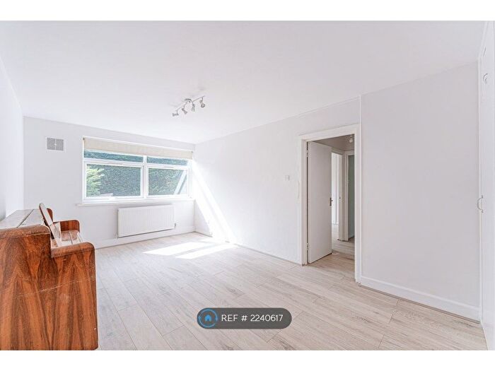 2 Bedroom Flat To Rent In Crouch Hall Road, London, N8