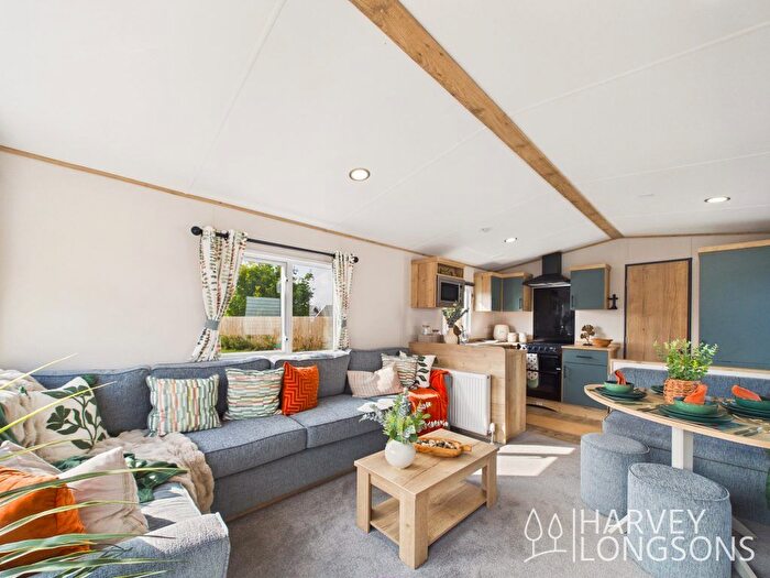 2 Bedroom Mobile/park Home For Sale In Arbor Lane, Pakefield, NR33