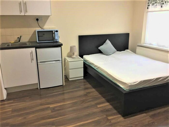 Studio To Rent In Empress Ave, Ilford, IG1