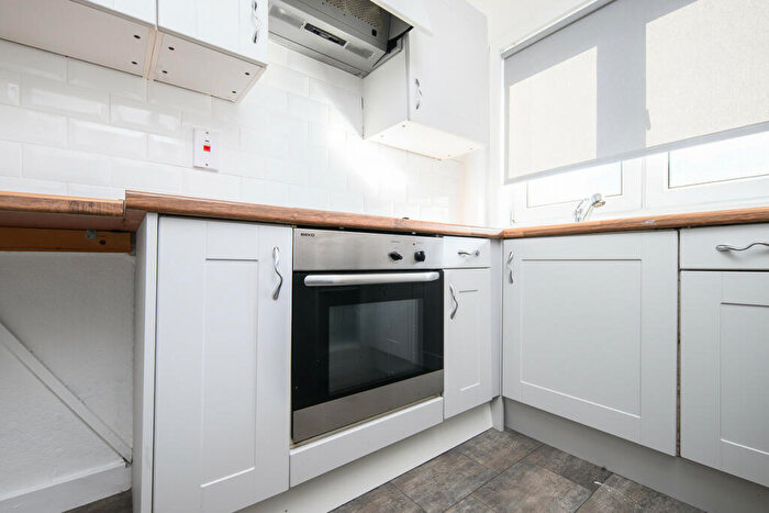 2 Bedroom Flat To Rent In Sir Michael Street, Greenock, PA15