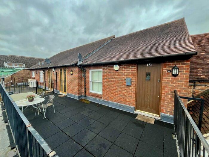 2 Bedroom Flat To Rent In The Broadway, Thatcham, RG19