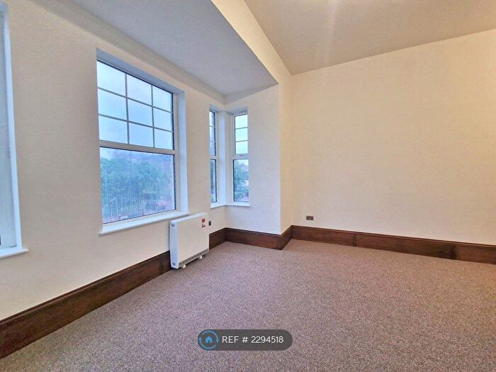 2 Bedroom Flat To Rent In City Road, Birmingham, B16