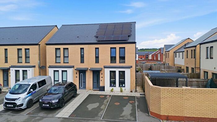 3 Bedroom Semi-Detached House For Sale In Riverbank Avenue, Newport, NP19