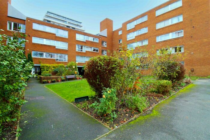 Studio To Rent In Homefield Park, Sutton, SM1