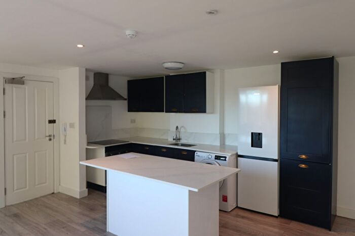2 Bedroom Flat To Rent In Northfield Avenue, Flat, London, W13