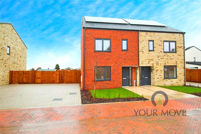 3 Bedroom Semi-Detached House For Sale In Hawnes Close, Haynes, Bedford, MK45