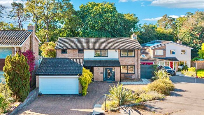 4 Bedroom Detached House For Sale In Dukes Ride, Leighton Buzzard, LU7