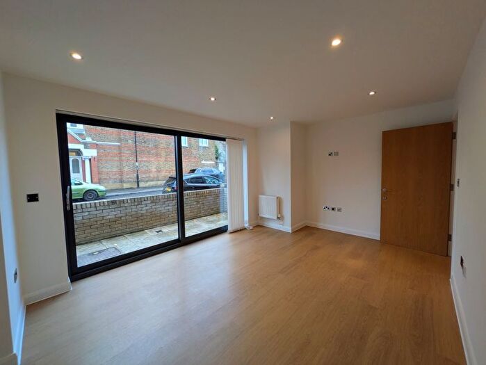 1 Bedroom Flat To Rent In Parkside Apartments, Newlands Park, SE26