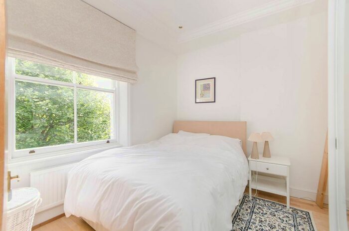 2 Bedroom Flat To Rent In Cromwell Crescent, Earls Court, London, SW5