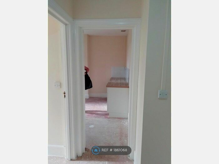 1 Bedroom Flat To Rent In The Avenue, Newton Abbot, TQ12