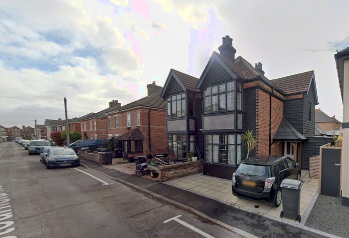 4 Bedroom Detached House To Rent In Stourfiled Road, Southbounre, BH5