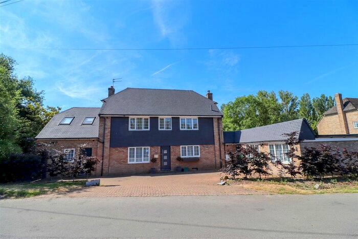 4 Bedroom Detached House For Sale In Mill Lane, Crondall, Farnham, GU10
