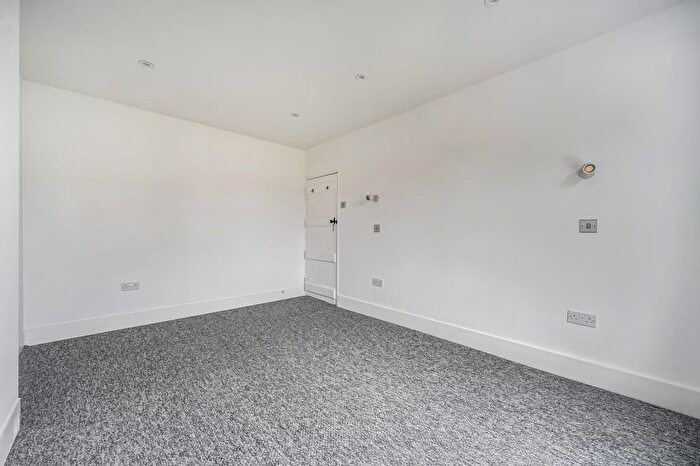 2 Bedroom Cottage For Sale In Henley-On-Thames, Oxfordshire, RG9