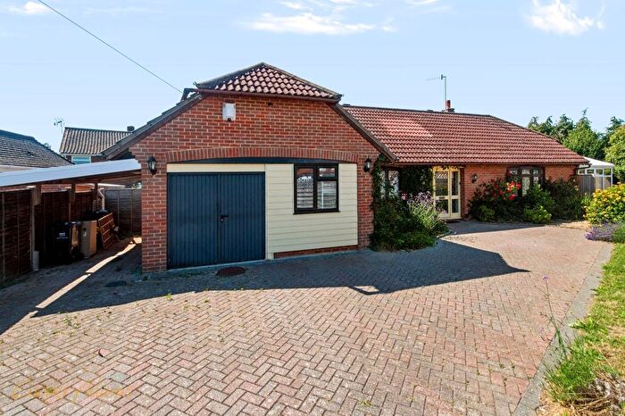2 Bedroom Detached Bungalow For Sale In Barn Close, Wick, BN17
