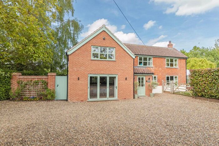 4 Bedroom Detached House For Sale In Norwich Road, Hardingham, NR9