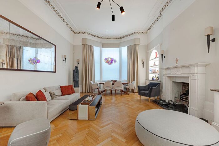 2 Bedroom Flat To Rent In De Vere Gardens, Kensington, W8