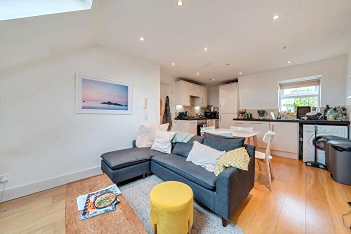 2 Bedroom Flat To Rent In Fontenoy Road, Balham, London, SW12