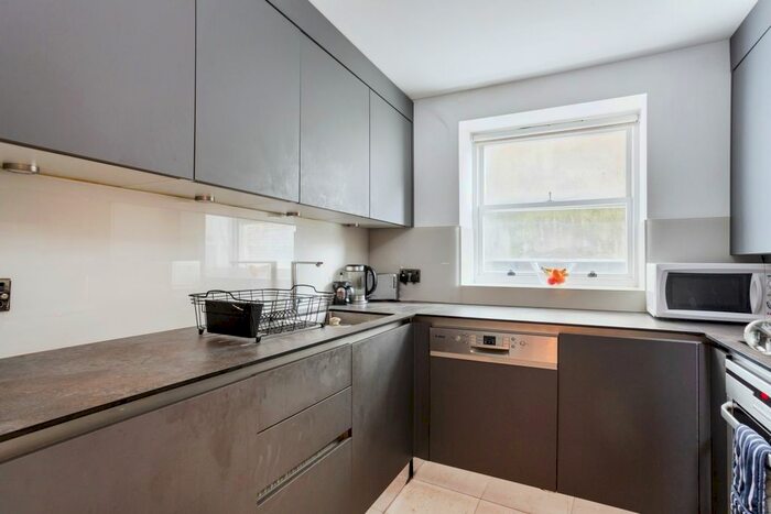 2 Bedroom Flat To Rent In Earl's Court Square, London, SW5