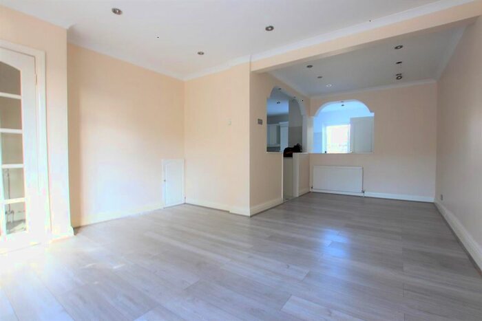 3 Bedroom Semi-Detached House To Rent In Grove Gardens, Enfield EN3