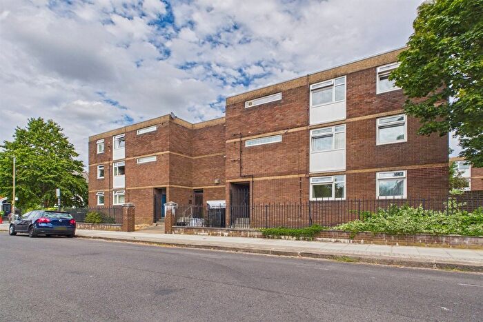 1 Bedroom Flat For Sale In Elmfield Road, Balham, SW17