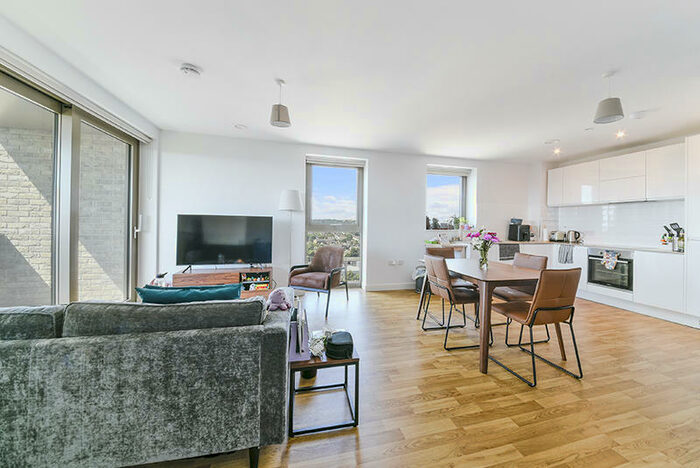 2 Bedroom Apartment To Rent In Seven Sisters London, N15