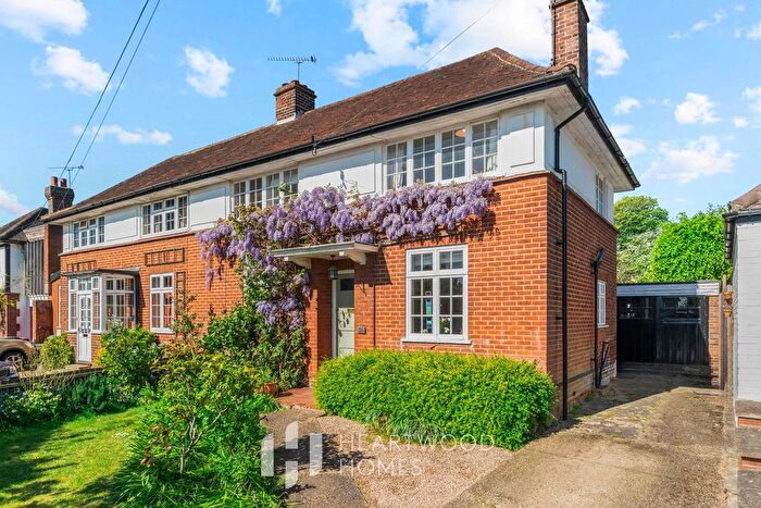 4 Bedroom Semi-Detached House For Sale In Gurney Court Road, St. Albans, AL1