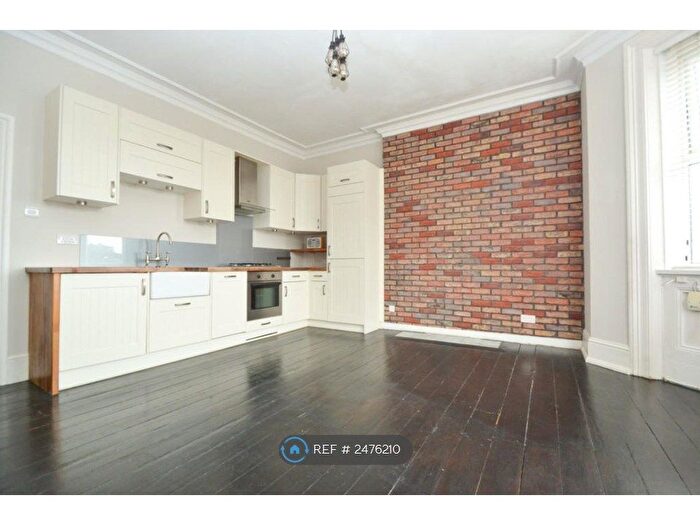2 Bedroom Flat To Rent In St Mark's Hill, Surbiton, KT6