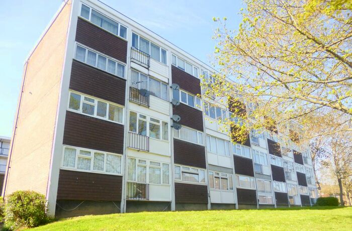 1 Bedroom Flat To Rent In The Knares, Basildon, SS16