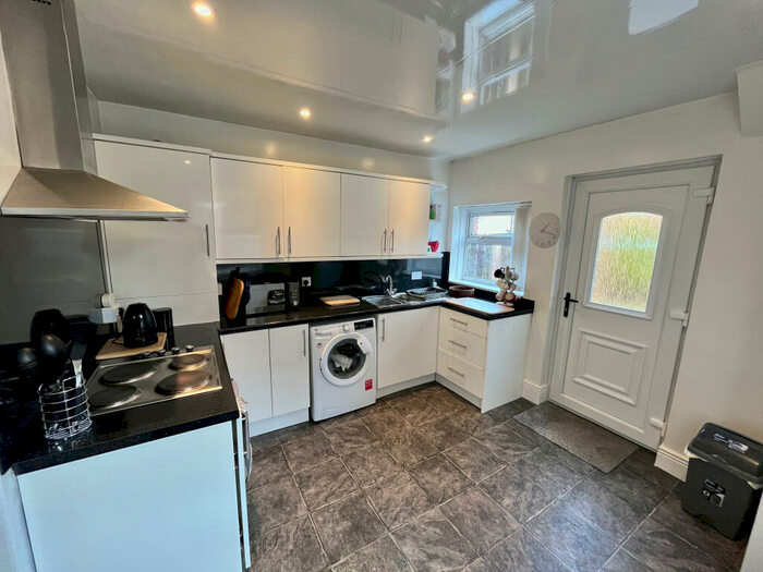 2 Bedroom Apartment To Rent In Mitford Gardens, Wideopen, NE13