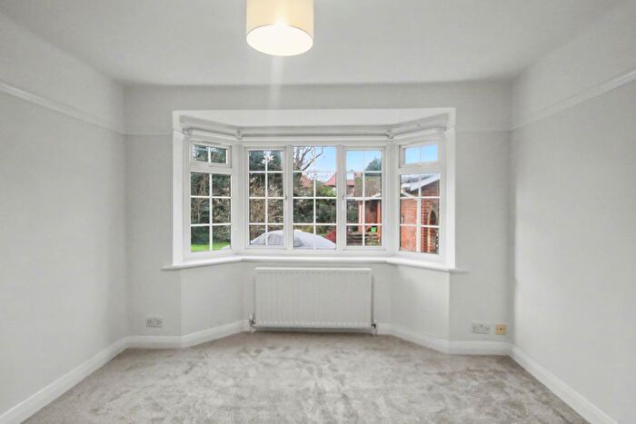 2 Bedroom Flat To Rent In The Grange, Grange View Road (), Whetstone., N20