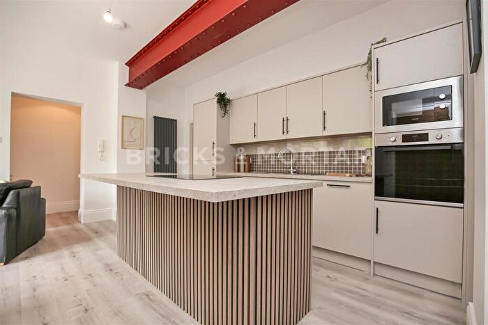 3 Bedroom Apartment To Rent In (£ Pppw) Spring Garden Lane, City Centre, Newcastle Upon Tyne, NE4