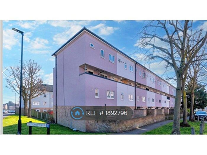 3 Bedroom Flat To Rent In Lytchet Way, Enfield, EN3