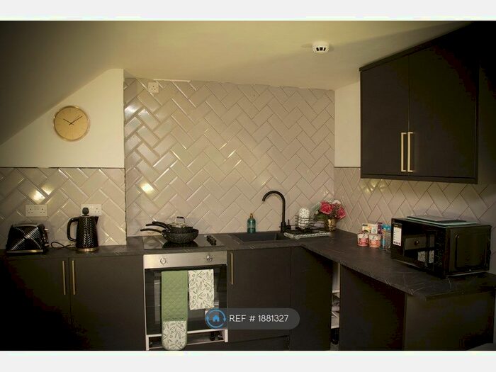 2 Bedroom Flat To Rent In Kingstanding Road, Birmingham, B44