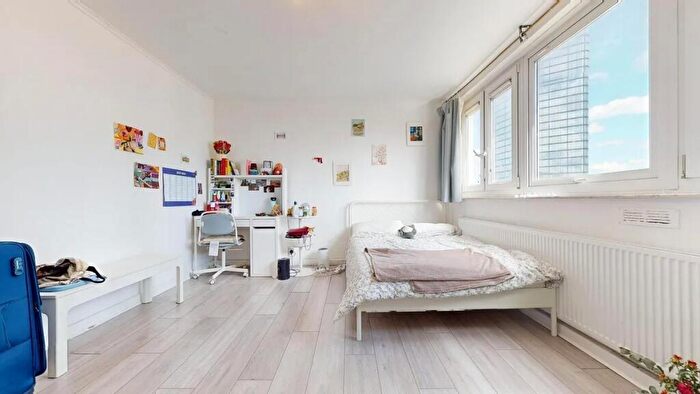 3 Bedroom Flat To Rent In Central Street, London, EC1V