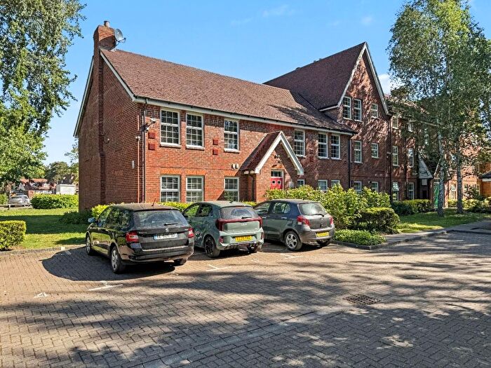 2 Bedroom Flat To Rent In Dawn Redwood Close, Horton, SL3