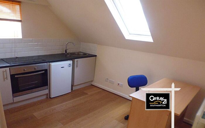 1 Bedroom Flat To Rent In |Ref: |, Portswood Road, Southampton, SO17