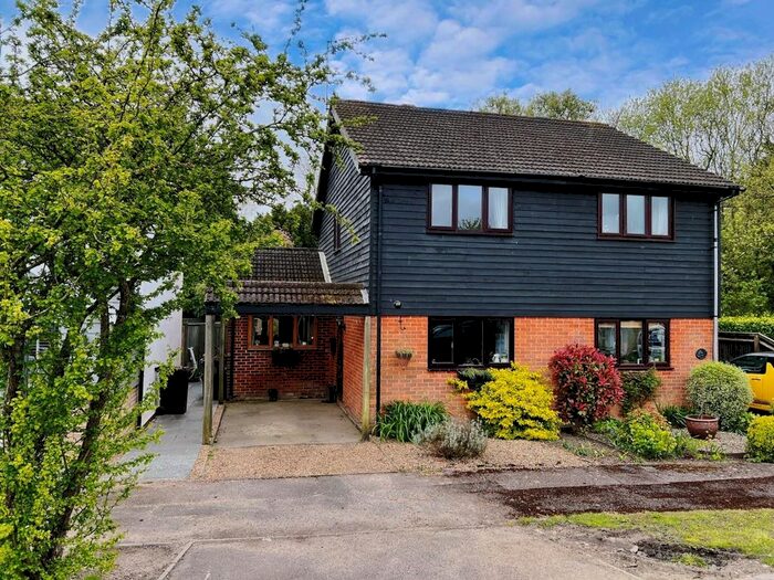 3 Bedroom Semi-Detached House For Sale In Hither Field, Charing, Ashford, TN27