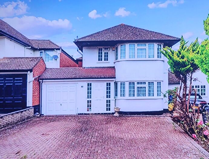 3 Bedroom Detached House For Sale In Mill Ridge, Edgware, Greater London., HA8