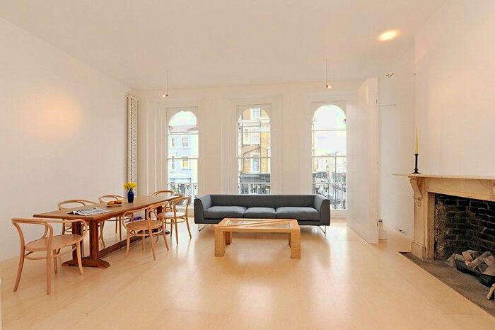 2 Bedroom Flat To Rent In Elgin Crescent, London, W11