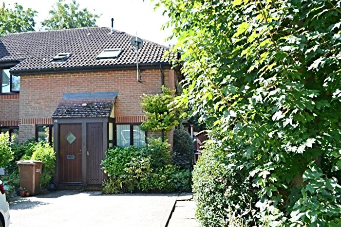 1 Bedroom End Of Terrace House To Rent In Carlton Tye, Horley, RH6