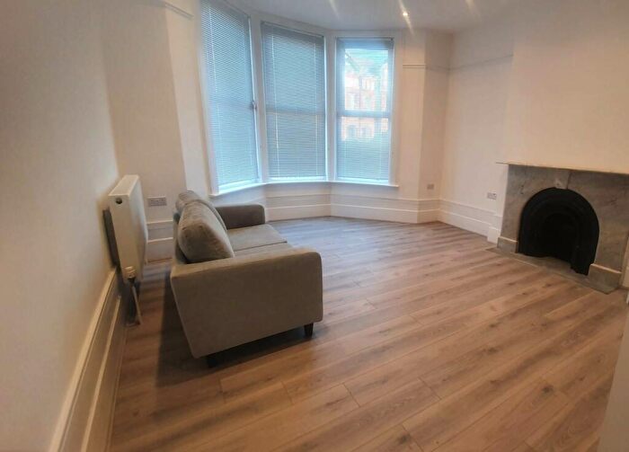 1 Bedroom Flat To Rent In Ballards Lane, Finchley, London, N3